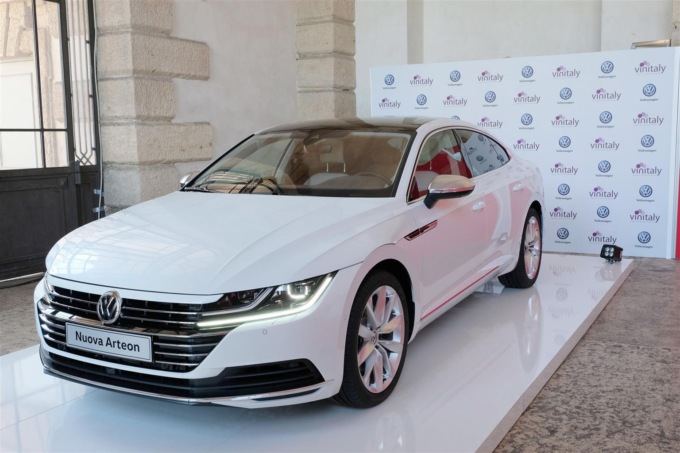Arteon alza il livello della gamma Volkswagen