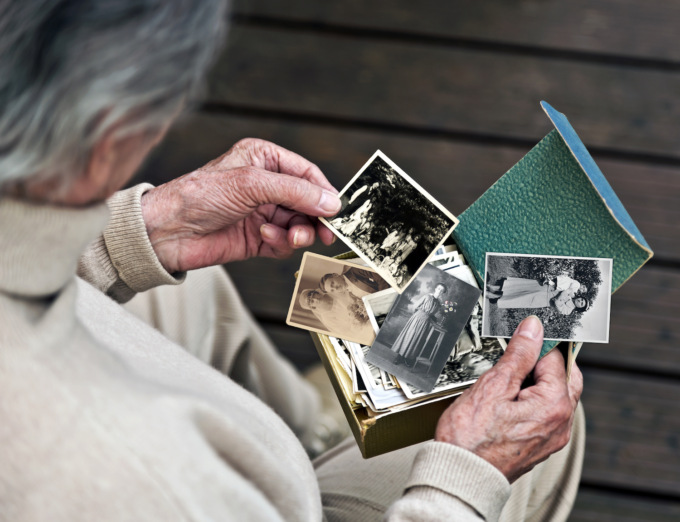 Alzheimer, scoperto un gene che ne causa la malattia: “Nuove prospettive per le terapie”