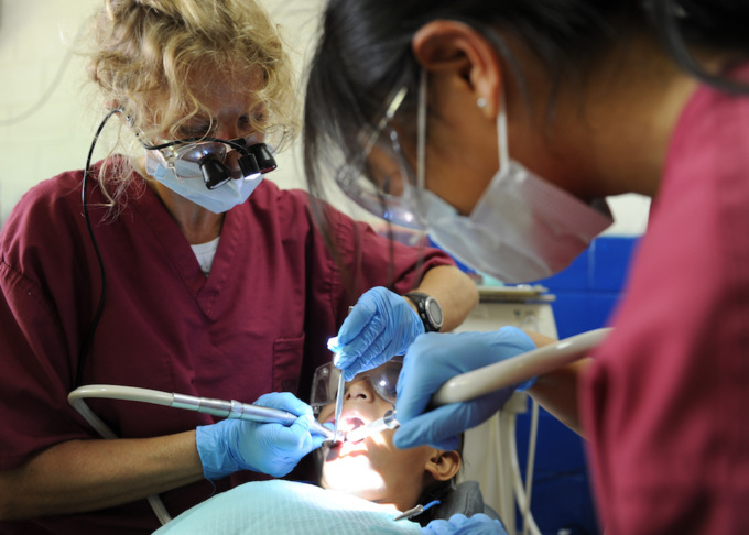 Implantologia dentale, è possibile ritrovare il sorriso