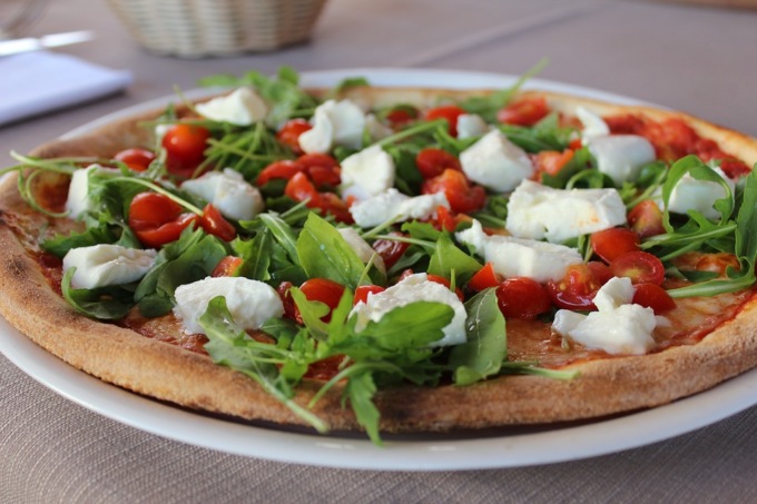 Pizza d estate, i gusti più gettonati dal pesce alle verdure