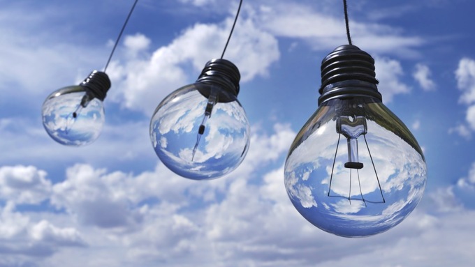 Risparmiare sulla luce, ecco come si può fare