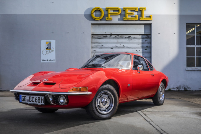 La Opel GT festeggia cinquant’anni di vita