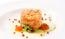 Tartare di salmone e coriandolo, ecco come prepararla