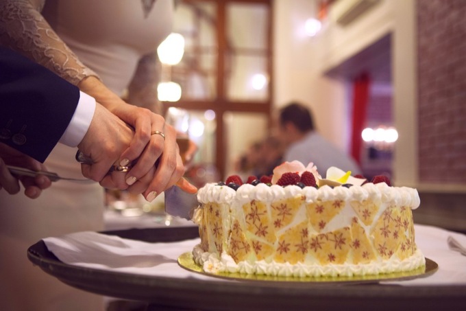 Torta nuziale e confetti, dolci tradizioni matrimoniali
