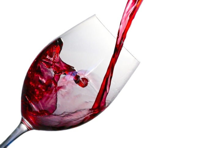 Come servire vino a tavola, regole di bon ton