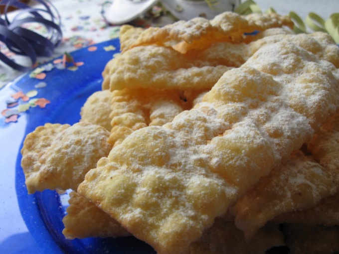 Chiacchiere e bugie, si avvicina il carnevale