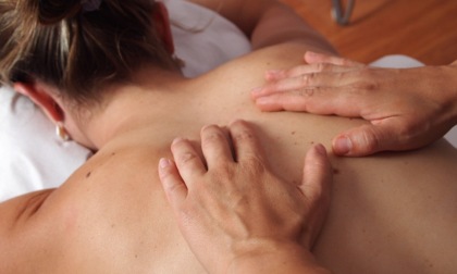 Massaggio olistico, olii e profumi per l’auto-guarigione
