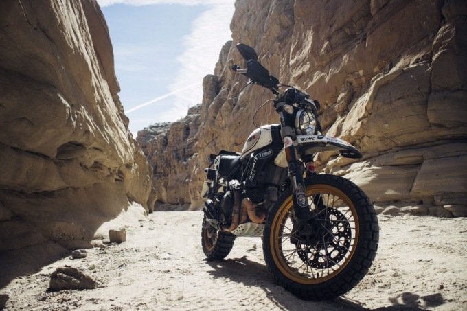 Il giro del mondo in moto con uno Scrambler Ducati Desert Sled
