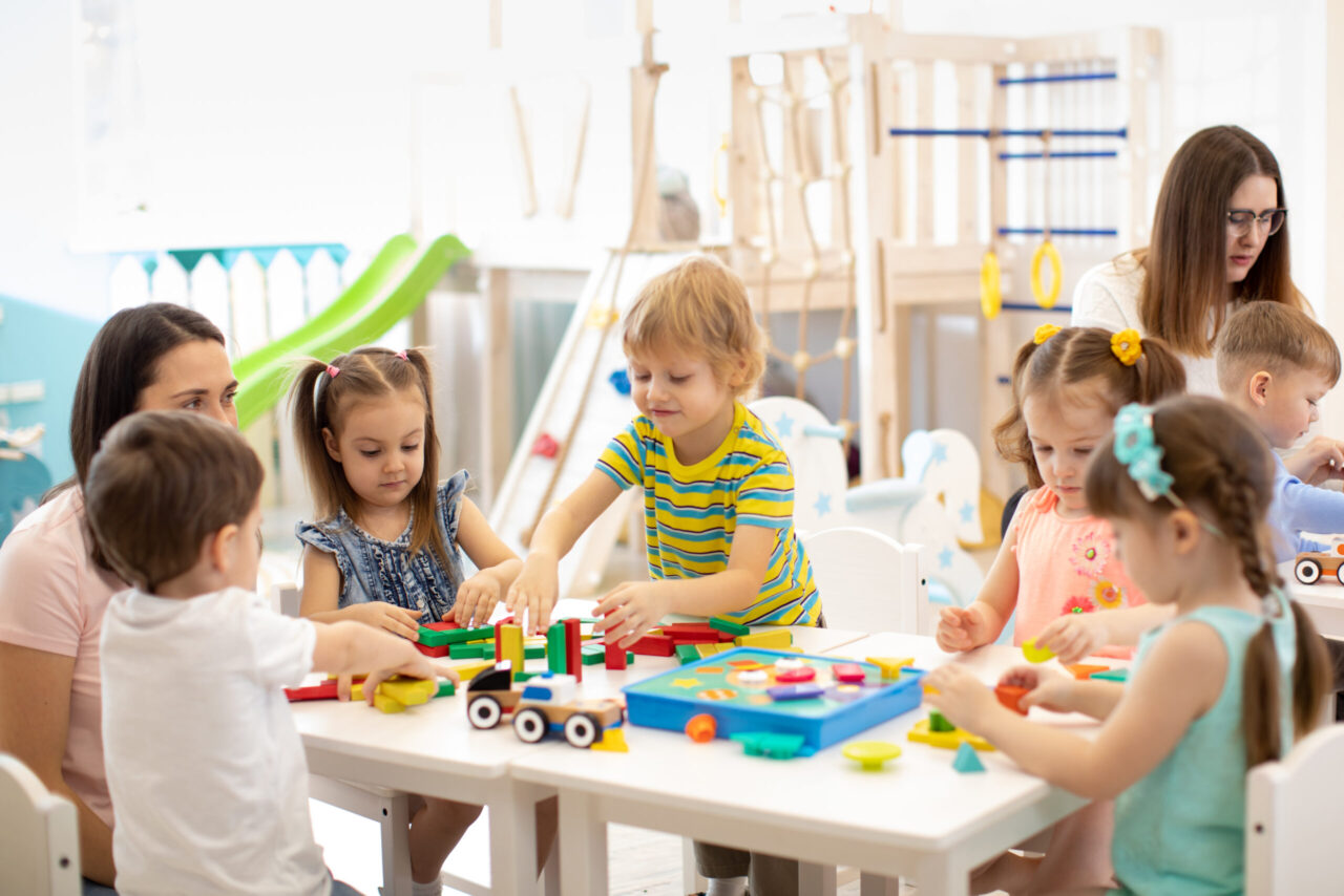 Bambini, i sindaci: “Piano in tre fasi per un graduale ritorno alla vita attiva”