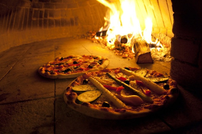 Forno a legna, in origine era in mattoni d’argilla…