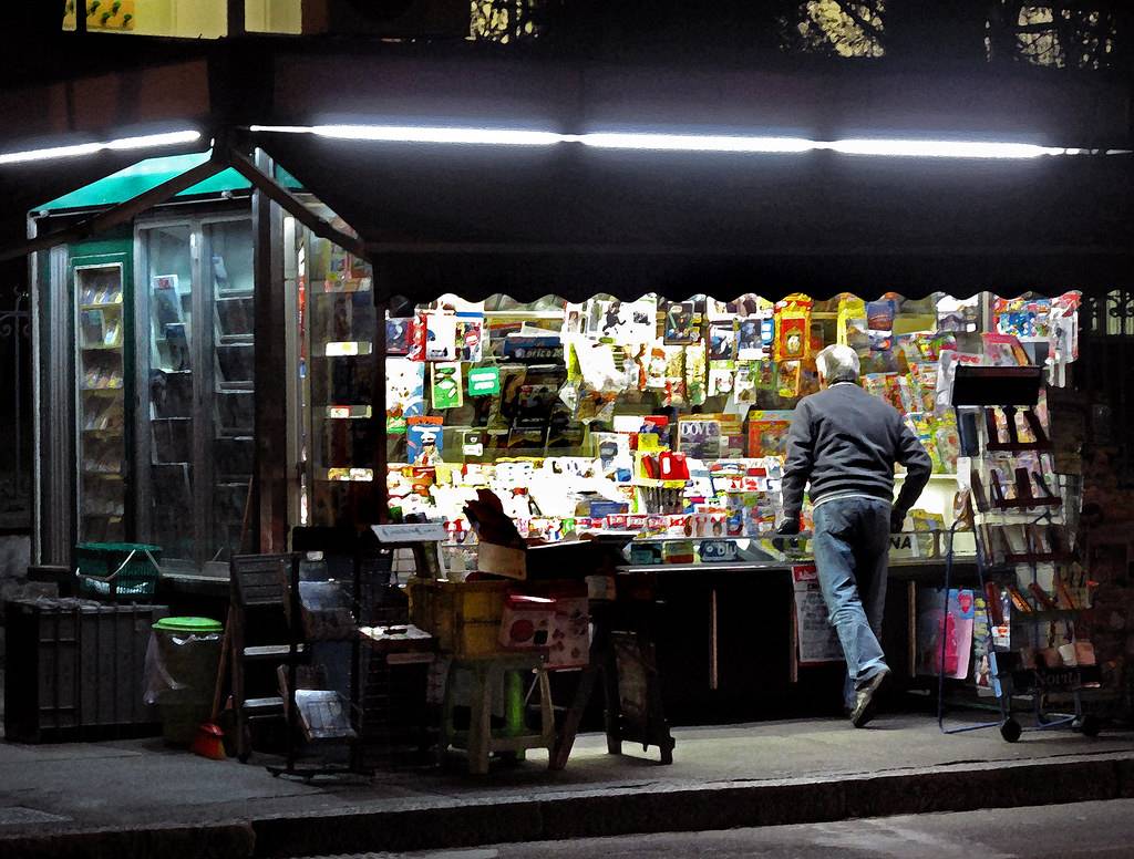 A Milano il certificato dell’anagrafe si ritira in edicola o in tabaccheria
