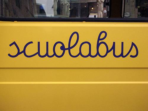 Manca l’autista? Il sindaco si paga di tasca propria la patente dello scuolabus