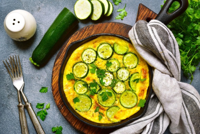 Come cucinare un tortino di uova e zucchine