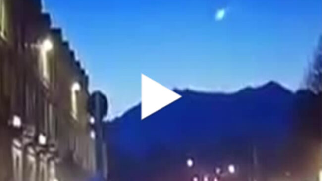 Meteora nei cieli del Torinese: che super stella cadente! VIDEO