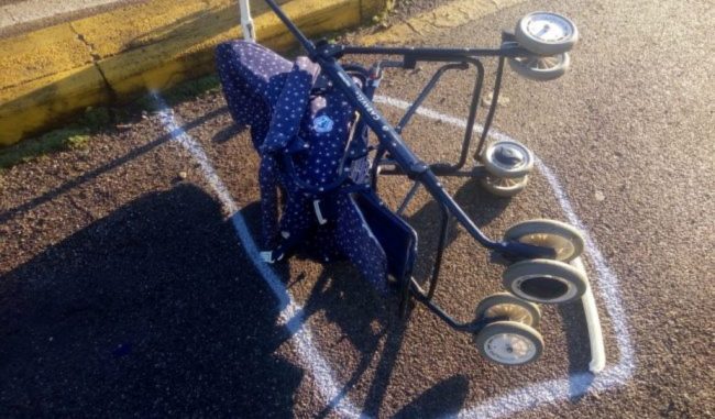 Passeggino travolto, bimbo gravissimo: il pirata della strada è una 22enne