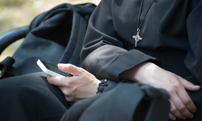 Le suore di clausura si affidano a WhatsApp per diffondere il Vangelo
