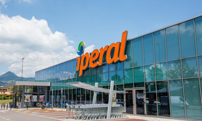 Assalto ai supermercati, Iperal: “Disponibilità delle merci garantita”