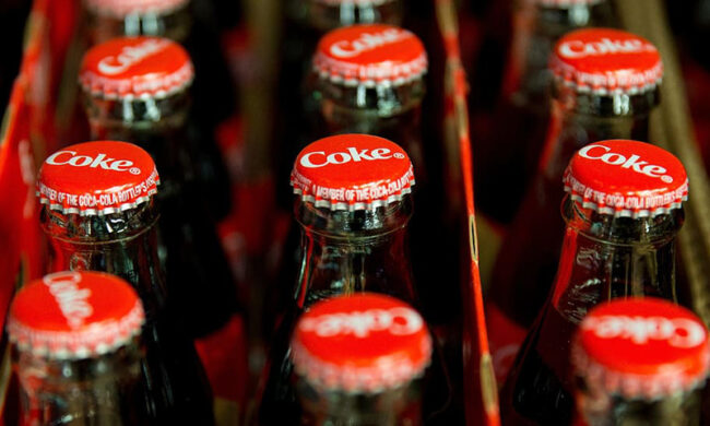 Rischio filamenti di vetro nella Coca Cola prodotta a Verona