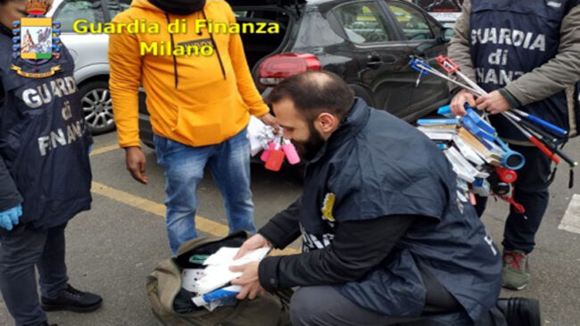 Coronavirus: fermato a Milano il primo venditore abusivo di mascherine