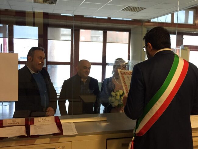 Italia “zona protetta”: anche i matrimoni sospesi, a meno che…