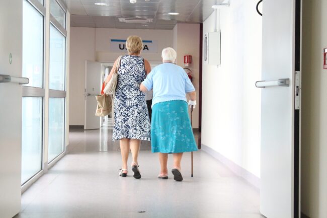 A 81 anni, diabetica, sconfigge il Coronavirus: la “nonna di ferro” fa scuola
