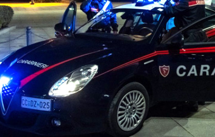 Investe un pedone e scappa. Poi torna indietro, si finge un passante e picchia un testimone