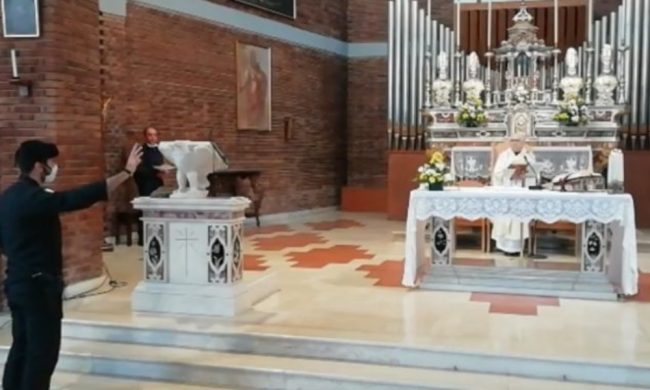 Messe abusive in violazione dei divieti, multati fedeli e preti “ribelli”