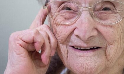Nonna Angela compie 110 anni, sopravvissuta a tre epidemie: "Con pasti leggeri e vino"