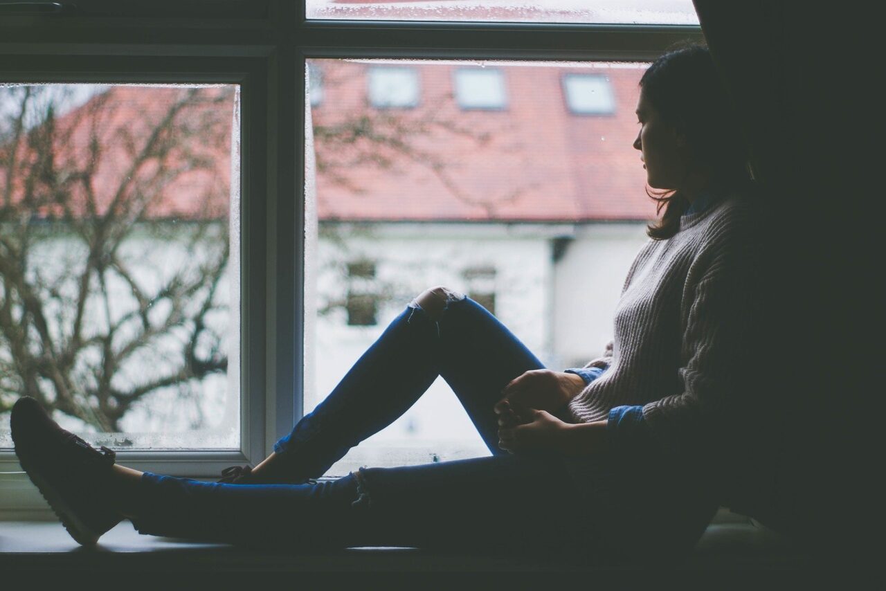 Sospetta malata di Covid isolata da oltre un mese: “Sono invisibile, niente tampone, né presa in carico dall’Asl”