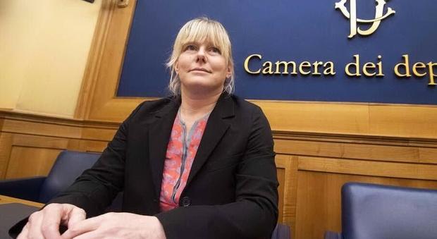 Sara Cunial alla Camera: “Mattarella epidemia”. Rischia l’accusa di vilipendio – VIDEO