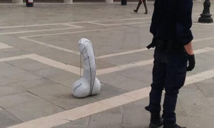 Piazza San Marco: la scultura a forma di fallo nel "salotto" di Venezia