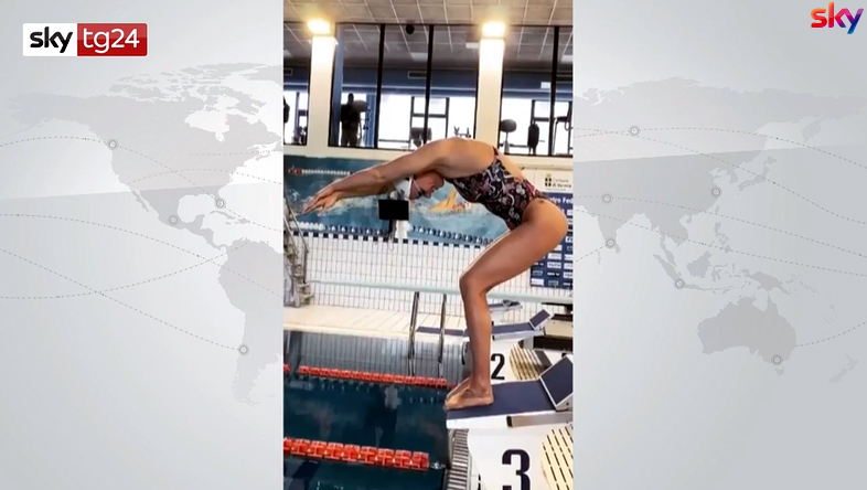 Federica Pellegrini torna in piscina a Verona ad allenarsi VIDEO