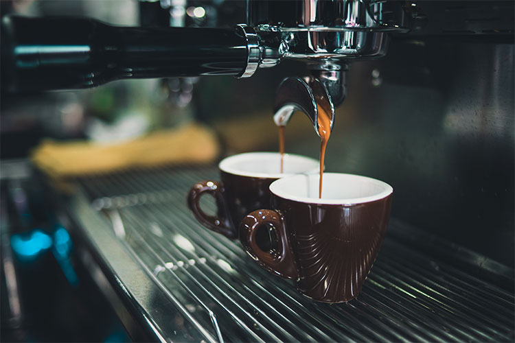 La barista che farà lo sconto sul caffè ai non vaccinati