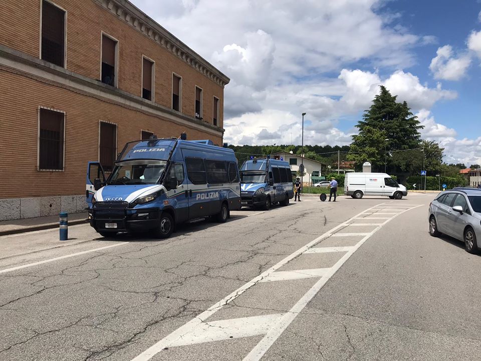 Operatore positivo al Covid, rivolta dei migranti nel Trevigiano: oggi l’esito dei tamponi