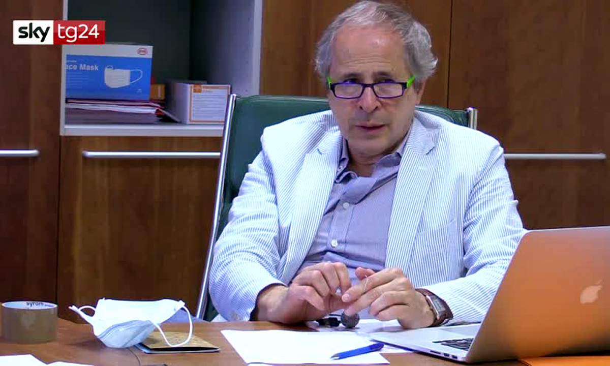 Seconda ondata Covid, il virologo Crisanti: “Ancora troppi contagi, il virus non sparirà con l’estate”