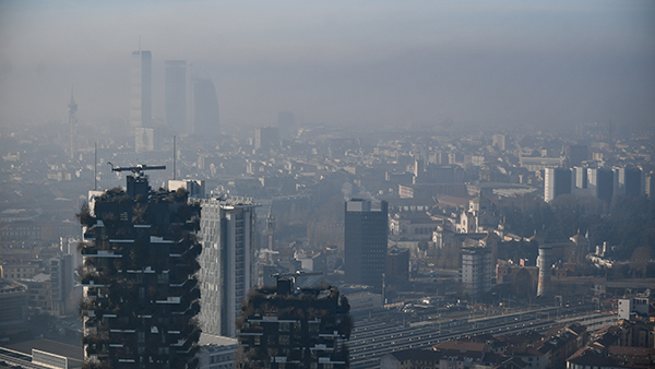 Bologna contro Sala: “Preferisce l’effetto smog”