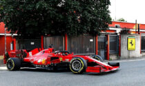 Cose che succedono solo a Maranello: la Ferrari gira per le strade