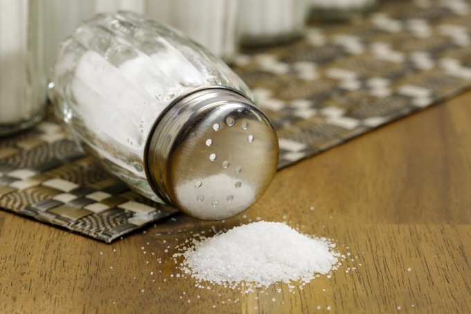 Cinque trucchi per ridurre il consumo di sale