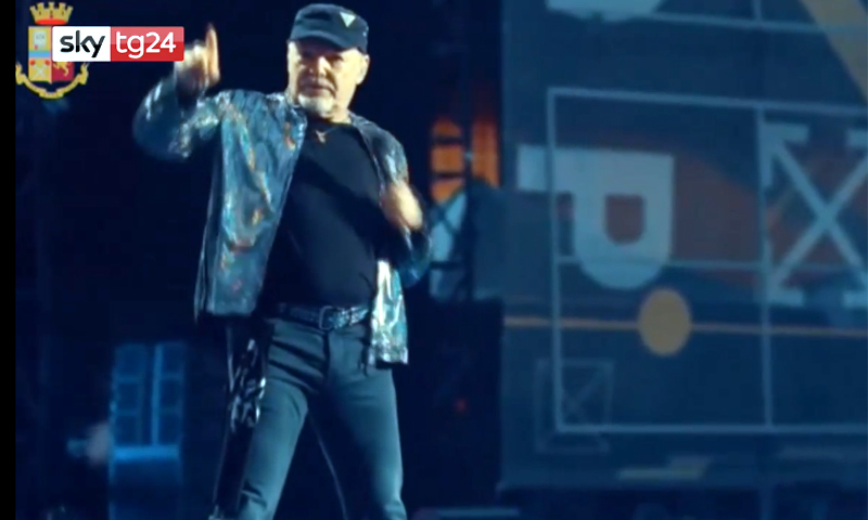 Biglietti falsi online per il concerto: truffati 1400 fan di Vasco Rossi VIDEO
