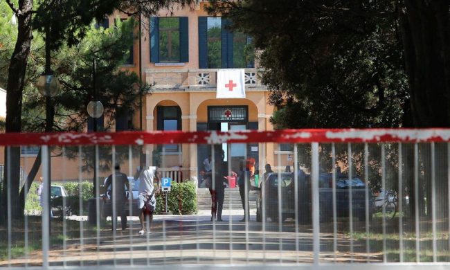 Dopo Padova, nuovo focolaio a Jesolo: 42 migranti positivi