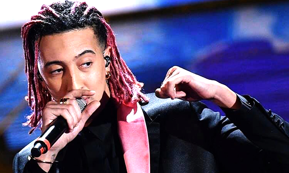 Fan impazzita si introduce nel giardino di casa del rapper Ghali e lo aggredisce