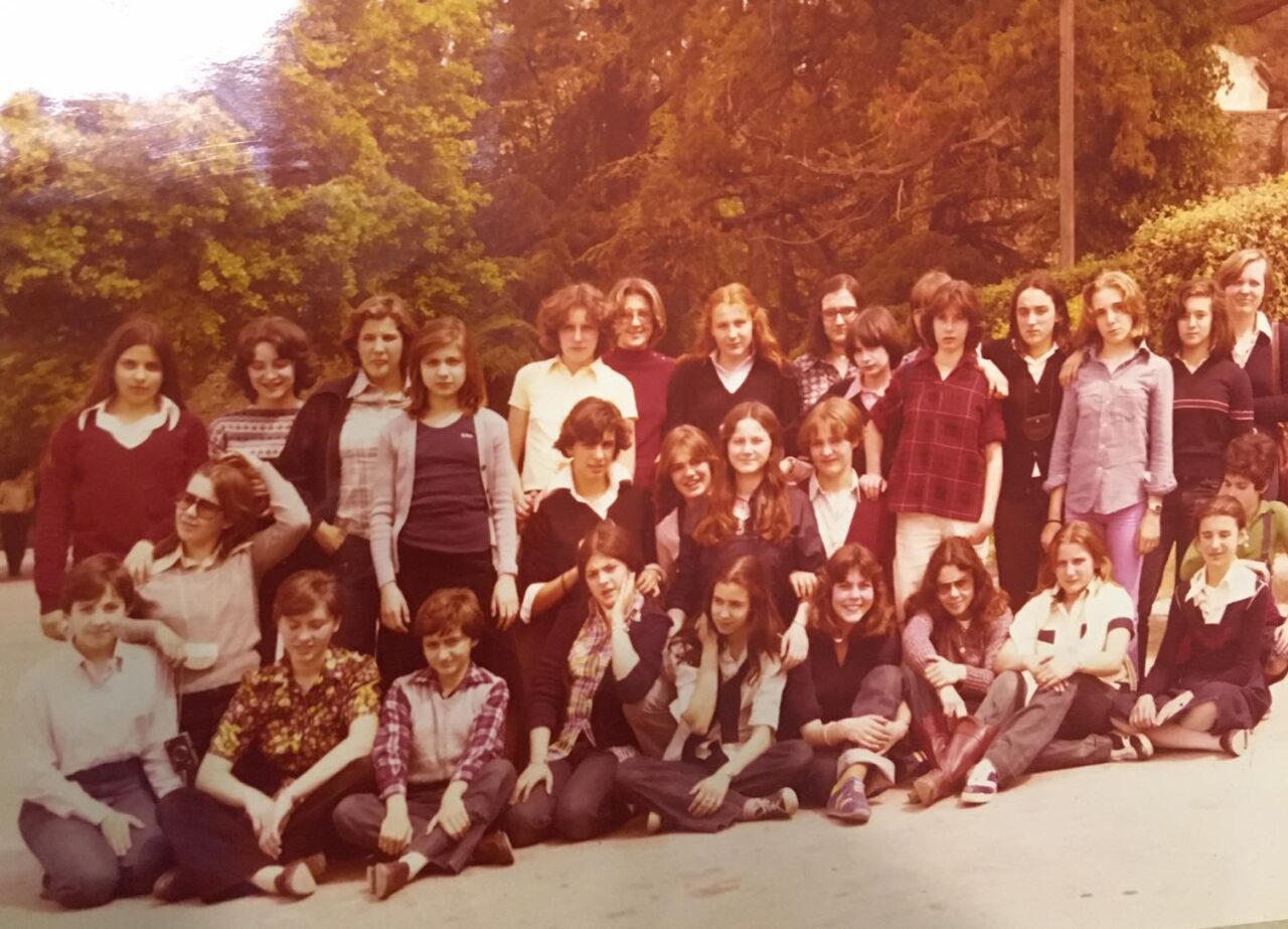 Prova a riunire gli ex compagni delle medie con una foto del 1977