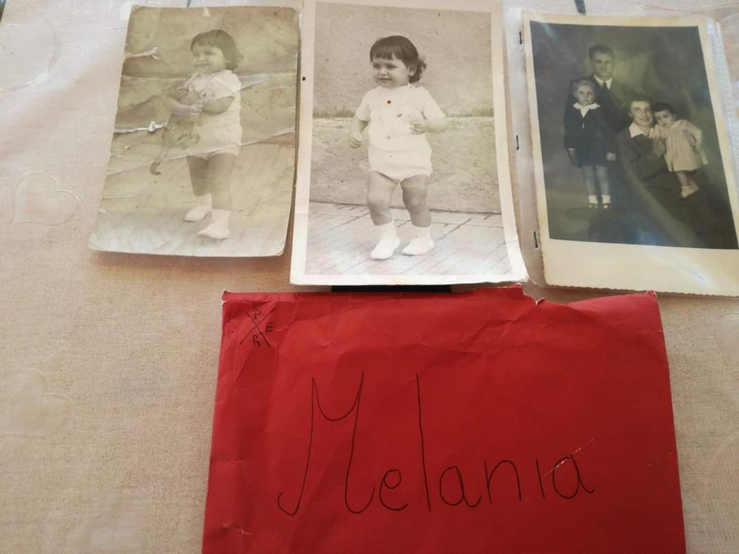 Trova foto in un mobile d’epoca al mercatino: “Aiutatemi a trovare il proprietario”