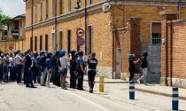 L'ex Caserma Serena è ora il focolaio Covid più grande d'Italia: tensione con i migranti che rifiutano la quarantena