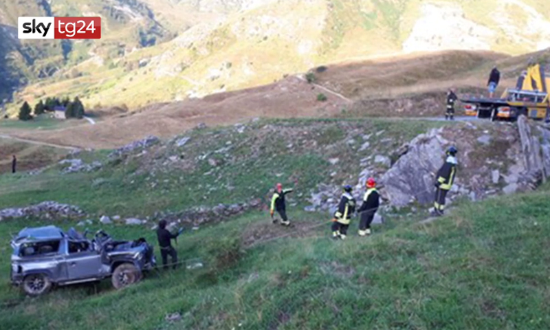 Precipitano col fuoristrada in un dirupo: morti cinque giovanissimi