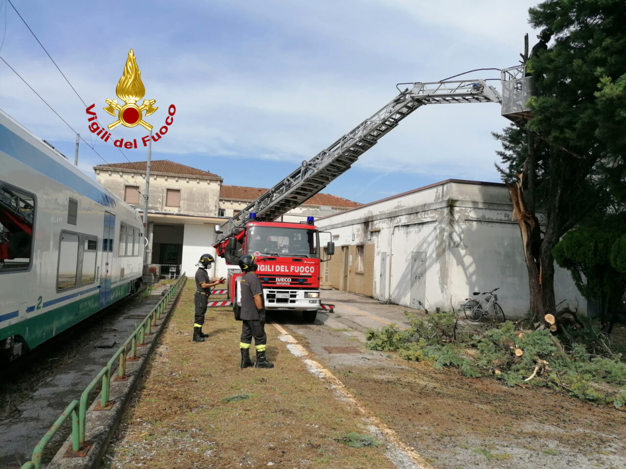 Maltempo in Veneto: oltre 180 interventi dei Vigili del fuoco nella regione – FOTO