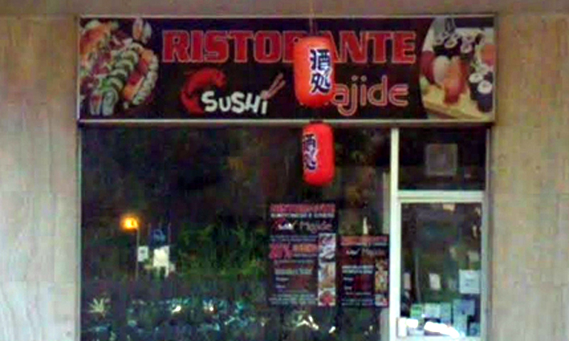 Sette giovani al ristorante cinese se ne vanno senza pagare con la scusa: “Ci avete portato il Covid”