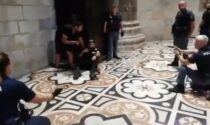 Il video della guardia giurata presa in ostaggio da un folle in Duomo a Milano