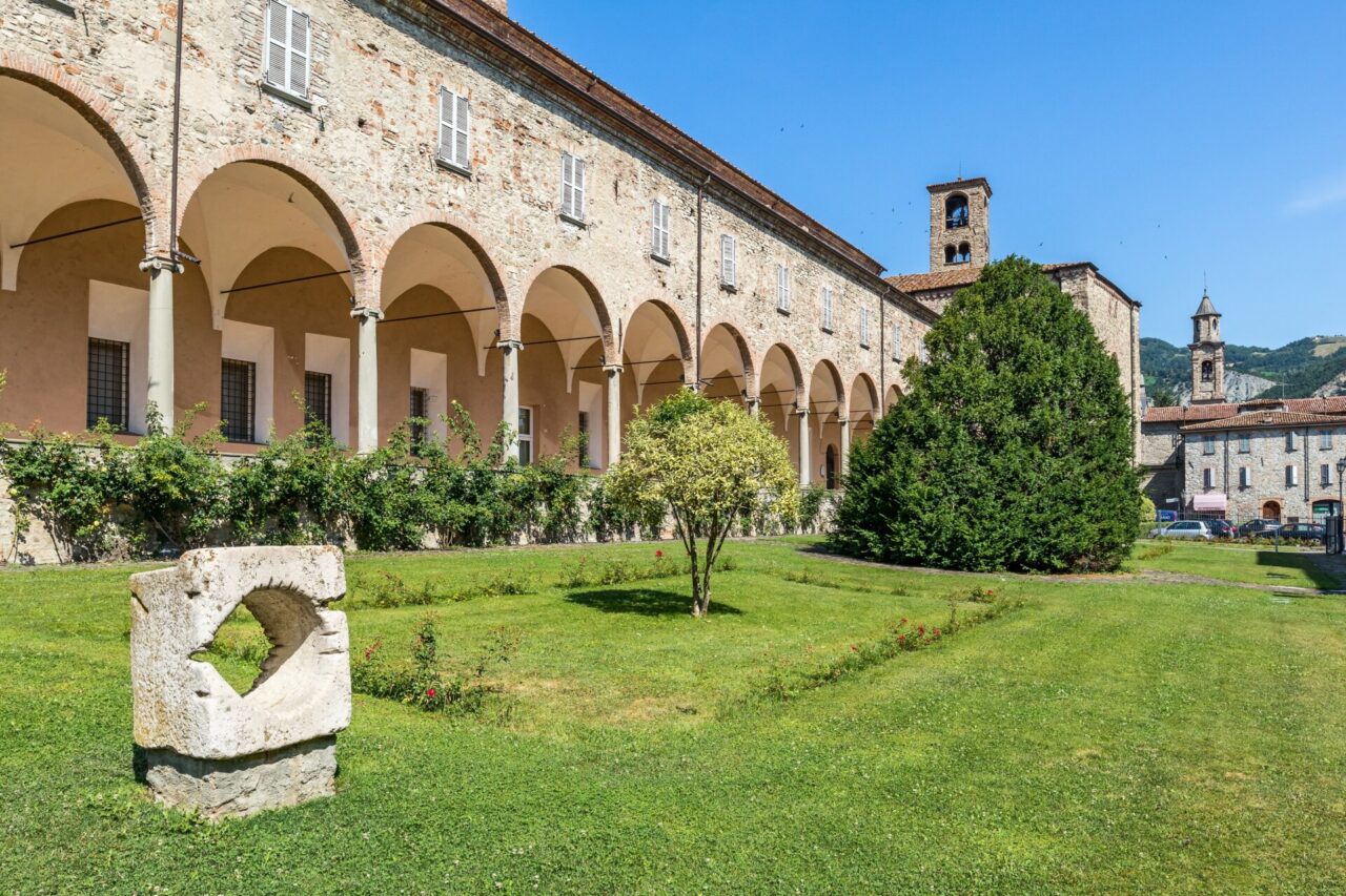 Percorsi immersi nella natura alla scoperta di tesori dell’arte e della storia