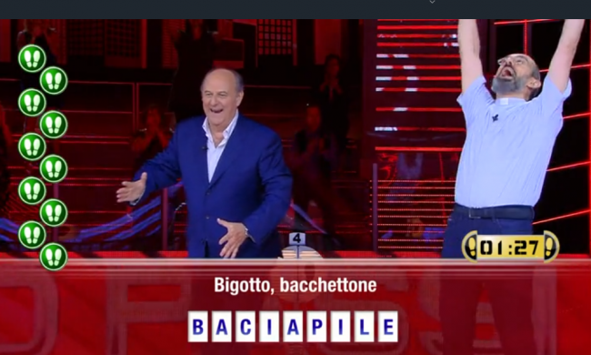 Il prete che sta facendo impazzire tutti in tv da Gerry Scotti